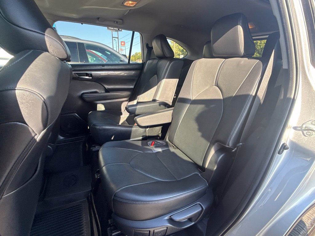Used 2022 Toyota Highlander Limited AWD/4WD image 14