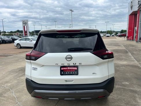 Used 2023 Nissan Rogue SL w/ SL Premium Package FWD image 3