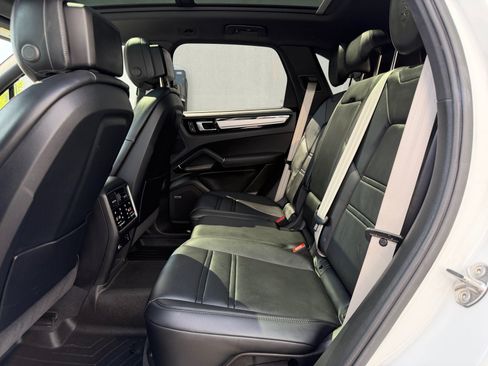 Certified 2023 Porsche Cayenne Platinum Edition AWD/4WD image 20