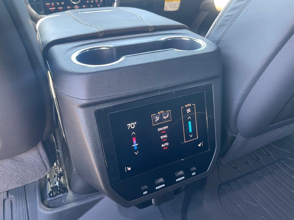 Used 2026 GMC Yukon XL Denali Ultimate AWD/4WD image 25