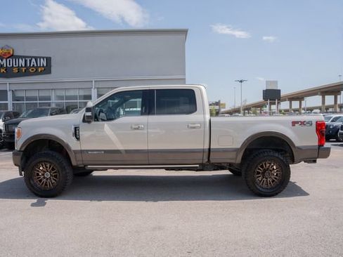 Used 2017 Ford F250 King Ranch w/ King Ranch Ultimate Package AWD/4WD image 14
