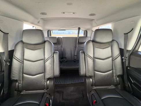 Used 2019 Cadillac Escalade Luxury RWD image 39