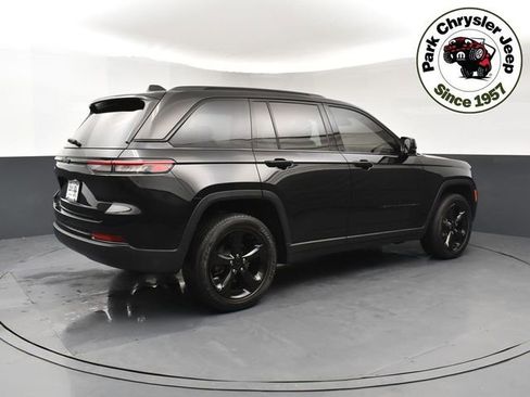 Used 2023 Jeep Grand Cherokee Altitude image 6