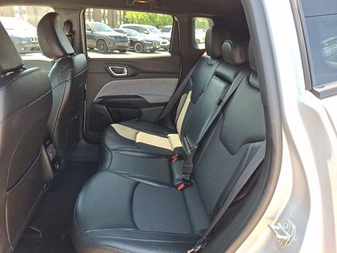 Used 2024 Jeep Compass Latitude AWD/4WD image 10