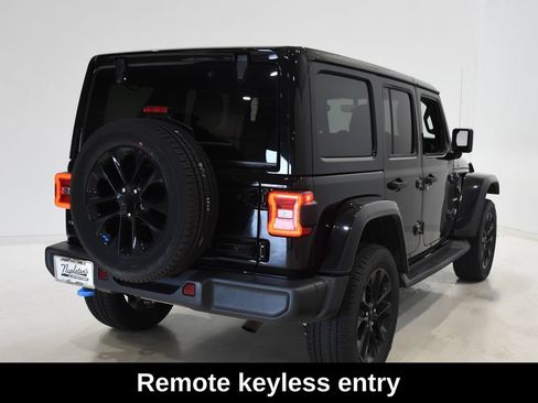 Used 2023 Jeep Wrangler Unlimited Sahara w/ Cold Weather Group AWD/4WD image 5
