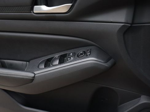 Used 2025 Nissan Altima 2.5 SV image 40