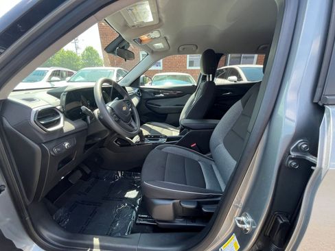 Used 2025 Chevrolet TrailBlazer LT FWD image 24