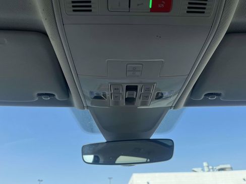 Used 2023 Volkswagen Tiguan SE w/ Panoramic Sunroof Package image 33