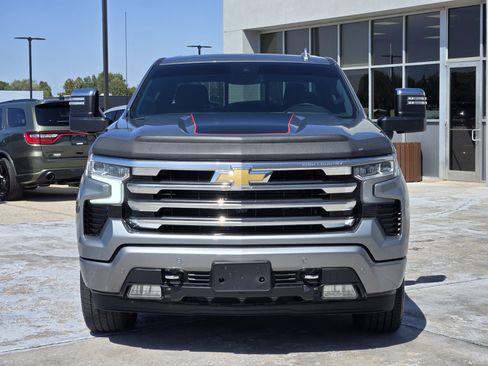 Used 2024 Chevrolet Silverado 1500 High Country w/ High Country Premium Package AWD/4WD image 3