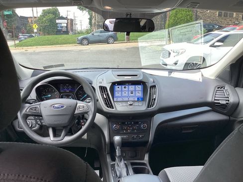 Used 2017 Ford Escape SE w/ Equipment Group 201A AWD/4WD image 25