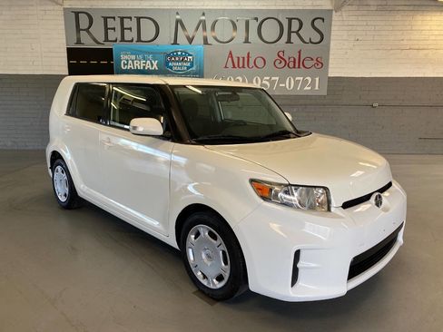Used 2012 Scion xB FWD image 1