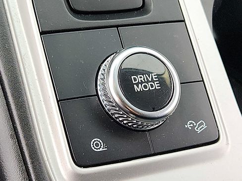Used 2022 Ford Explorer XLT AWD/4WD image 25