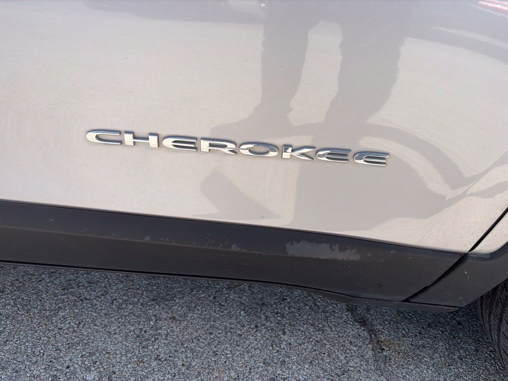 Used 2019 Jeep Cherokee Limited AWD/4WD image 5