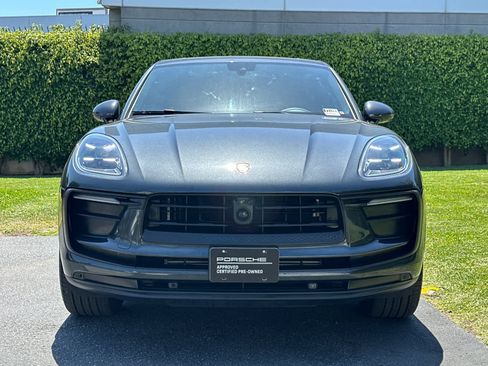 Certified 2025 Porsche Macan AWD/4WD image 11