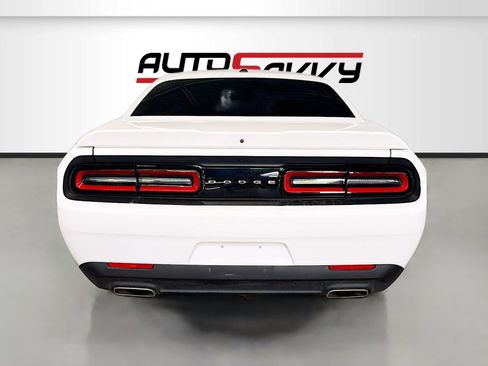 Used 2022 Dodge Challenger SXT RWD image 6