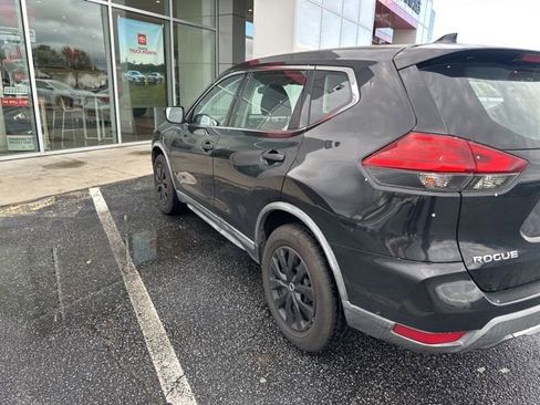 Used 2017 Nissan Rogue S image 5