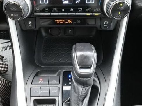 Used 2020 Toyota RAV4 XLE Premium FWD image 11