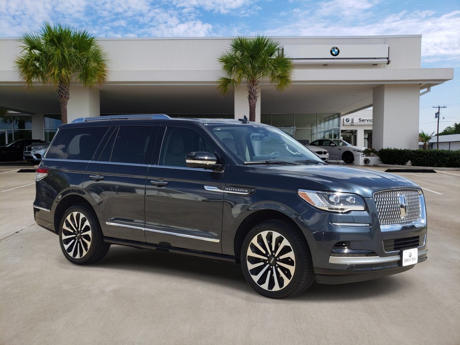 Used 2024 Lincoln Navigator Reserve AWD/4WD image 3