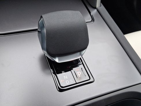 New 2026 Land Rover Discovery Sport Landmark image 10