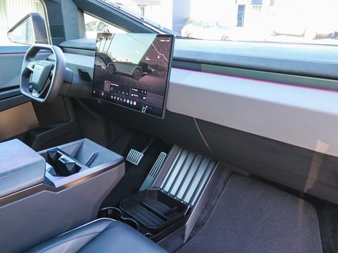 Used 2024 Tesla Cybertruck Cyberbeast AWD/4WD image 16