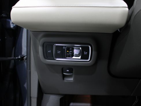 Used 2024 Lincoln Nautilus Reserve w/ Equipment Group 203A AWD/4WD image 9