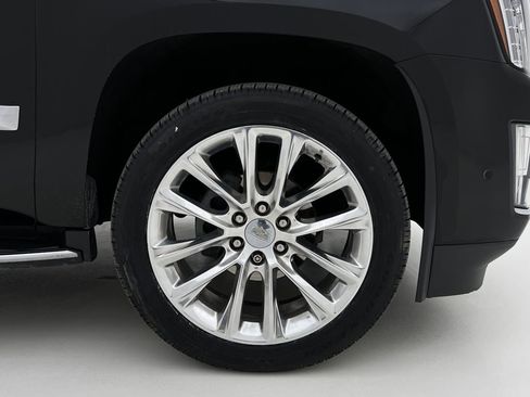 Used 2019 Cadillac Escalade Luxury image 16