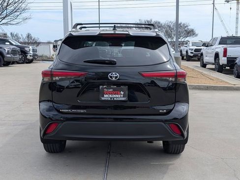 Used 2023 Toyota Highlander XLE FWD image 6