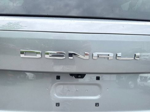 Used 2025 GMC Yukon XL Denali AWD/4WD image 10