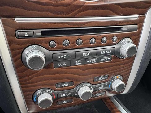 Used 2020 Nissan Pathfinder Platinum image 36