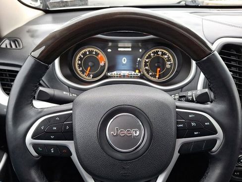 Certified 2018 Jeep Cherokee Overland image 24