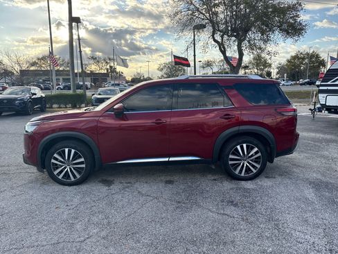 Used 2022 Nissan Pathfinder Platinum w/ Cargo Package image 9