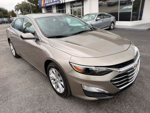 Used 2025 Chevrolet Malibu LT FWD image 4