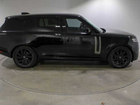 Used 2024 Land Rover Range Rover Long Wheelbase SE image 6