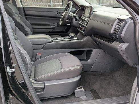 Used 2024 Nissan Pathfinder SV w/ SV Premium Package image 22