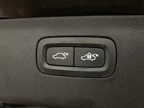 Used 2020 Volvo XC90 T5 Momentum image 8