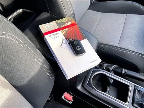 Used 2023 Toyota Tacoma TRD Off-Road image 10