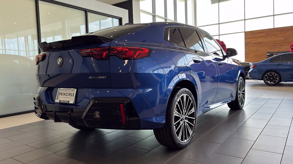 New 2026 BMW X2 xDrive28i w/ Technology Package AWD/4WD image 4