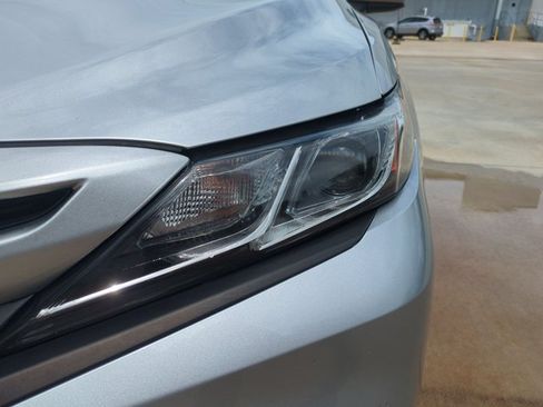 Used 2019 Toyota Camry SE FWD image 9