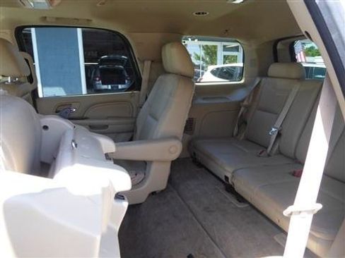 Used 2013 Cadillac Escalade Luxury AWD/4WD image 24