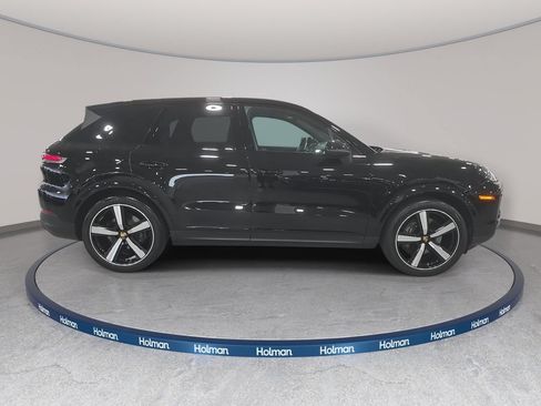 Used 2024 Porsche Cayenne AWD/4WD image 5