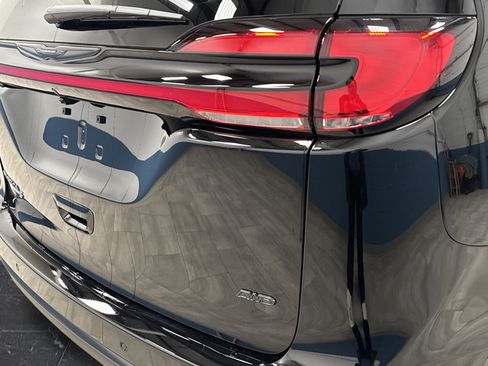New 2026 Chrysler Pacifica Select AWD/4WD image 35