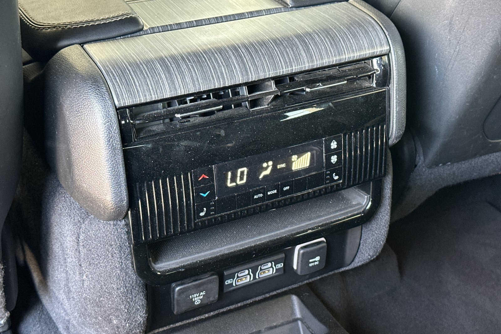 Used 2024 Jeep Wagoneer Series II AWD/4WD image 14