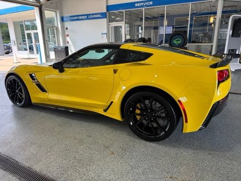 Used 2019 Chevrolet Corvette Grand Sport w/ Carbon Flash Badge Package RWD image 5