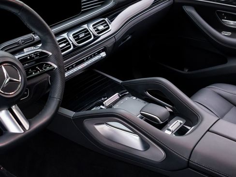 Used 2024 Mercedes-Benz GLS 450 4MATIC image 12