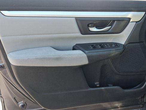 Used 2017 Honda CR-V LX image 12