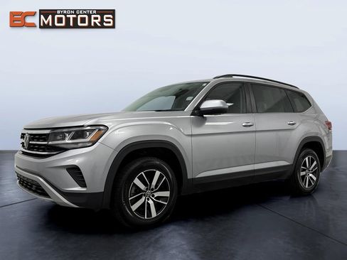 Used 2021 Volkswagen Atlas SE image 2