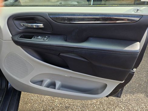 Used 2014 Dodge Grand Caravan American Value Package image 25