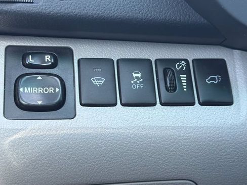 Used 2013 Toyota Highlander Limited FWD image 30