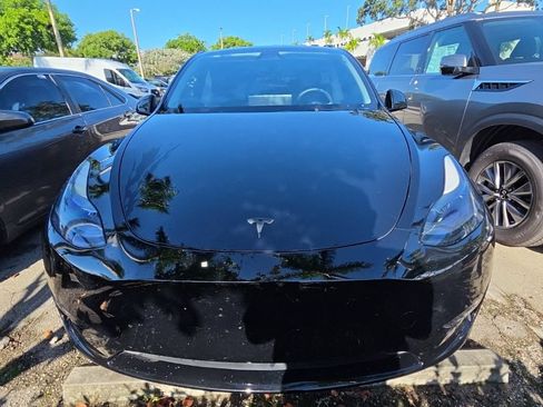 Used 2024 Tesla Model Y Performance AWD/4WD image 4