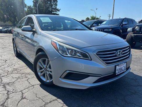Used 2017 Hyundai Sonata SE FWD image 1